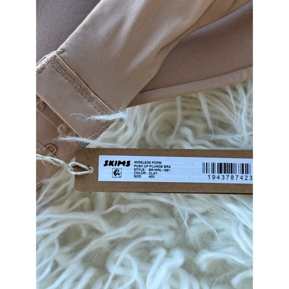 Skims Wireless Form Pushup Plunge Bra Clay Size 40D - Picture 9 of 9